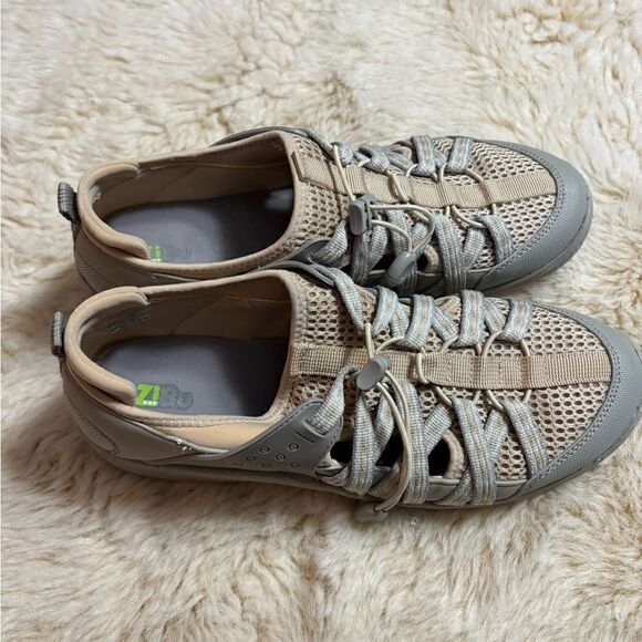 Zibu Paliza Slipon Sneakers in Gray and Tan size 11 - Picture 5 of 10